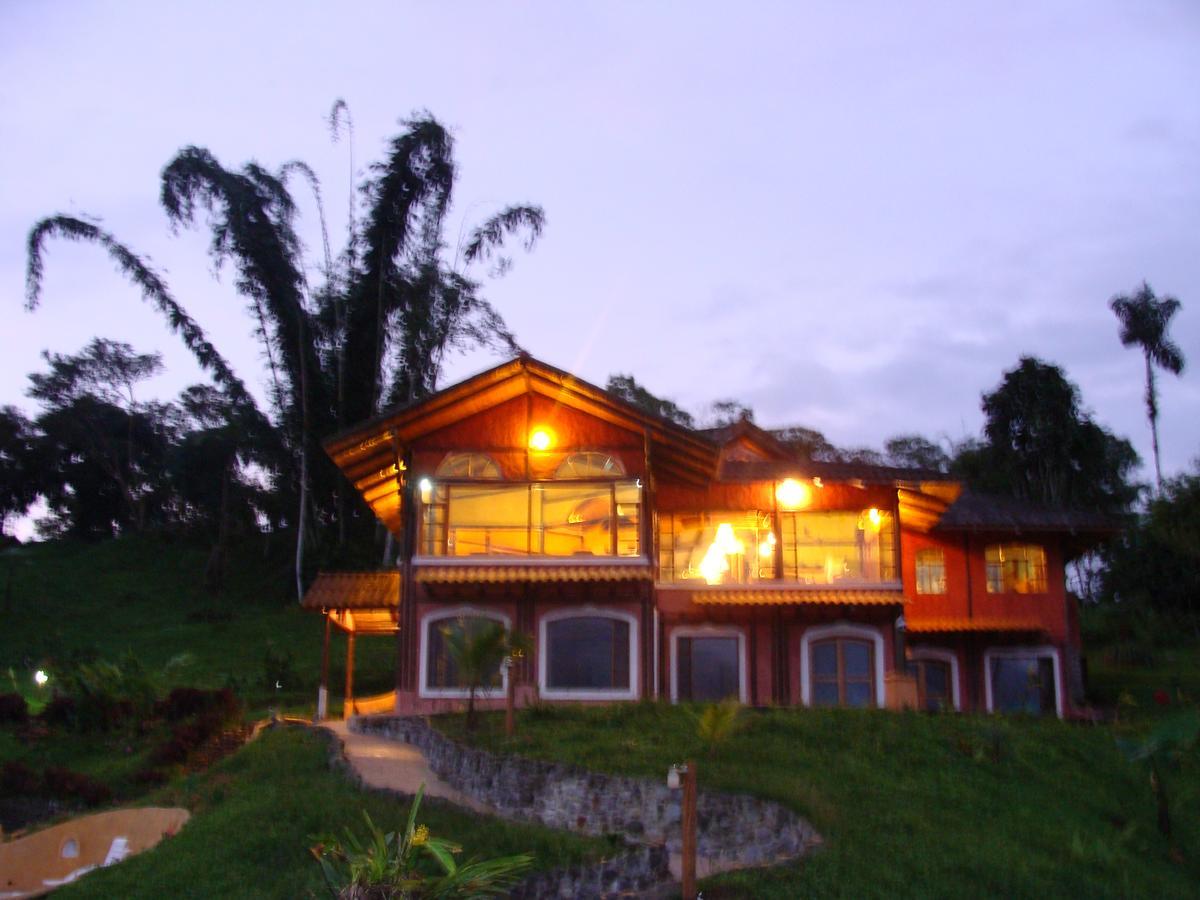Hosteria "El Encanto" San Miguel de los Bancos エクステリア 写真