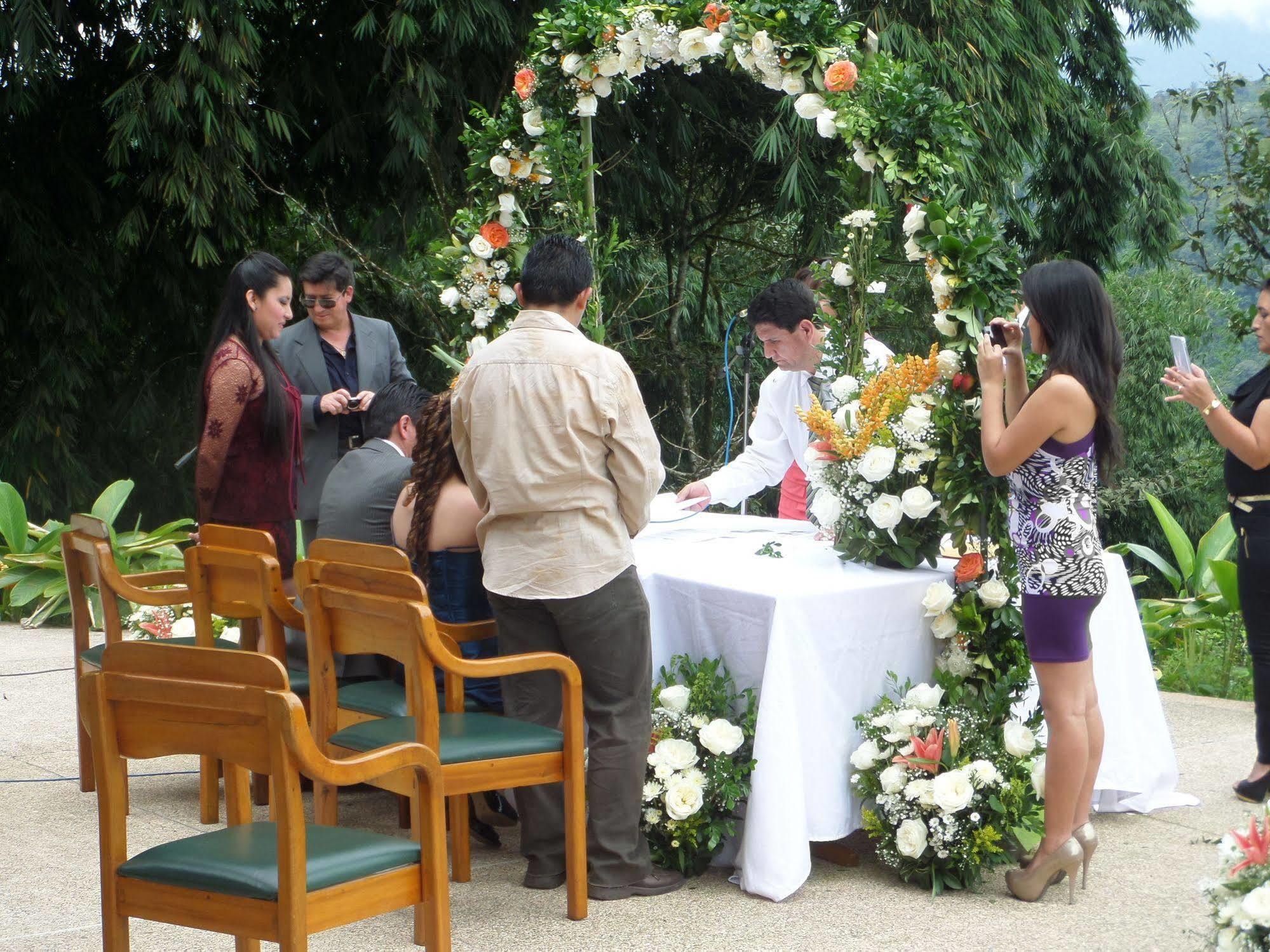 Hosteria "El Encanto" San Miguel de los Bancos エクステリア 写真