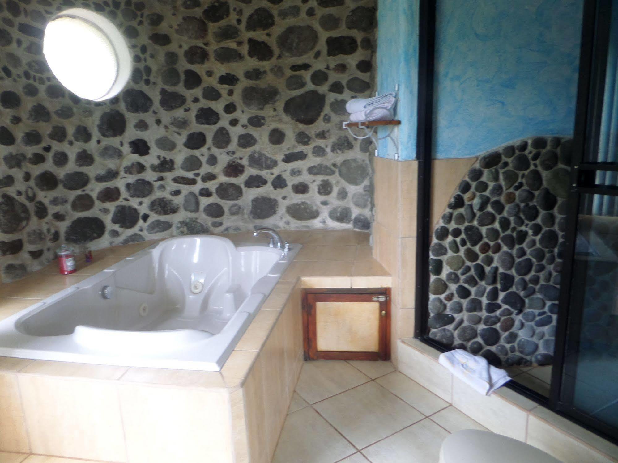 Hosteria "El Encanto" San Miguel de los Bancos エクステリア 写真
